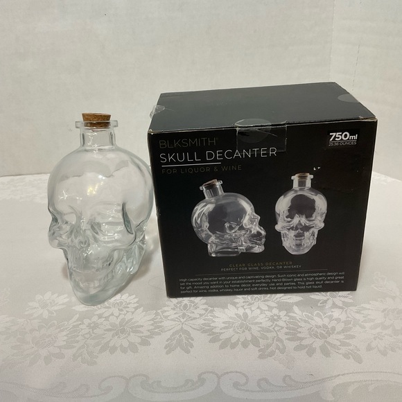 Crystal Head Skull Decanter- Holds 750ml - NIB - Picture 1 of 10